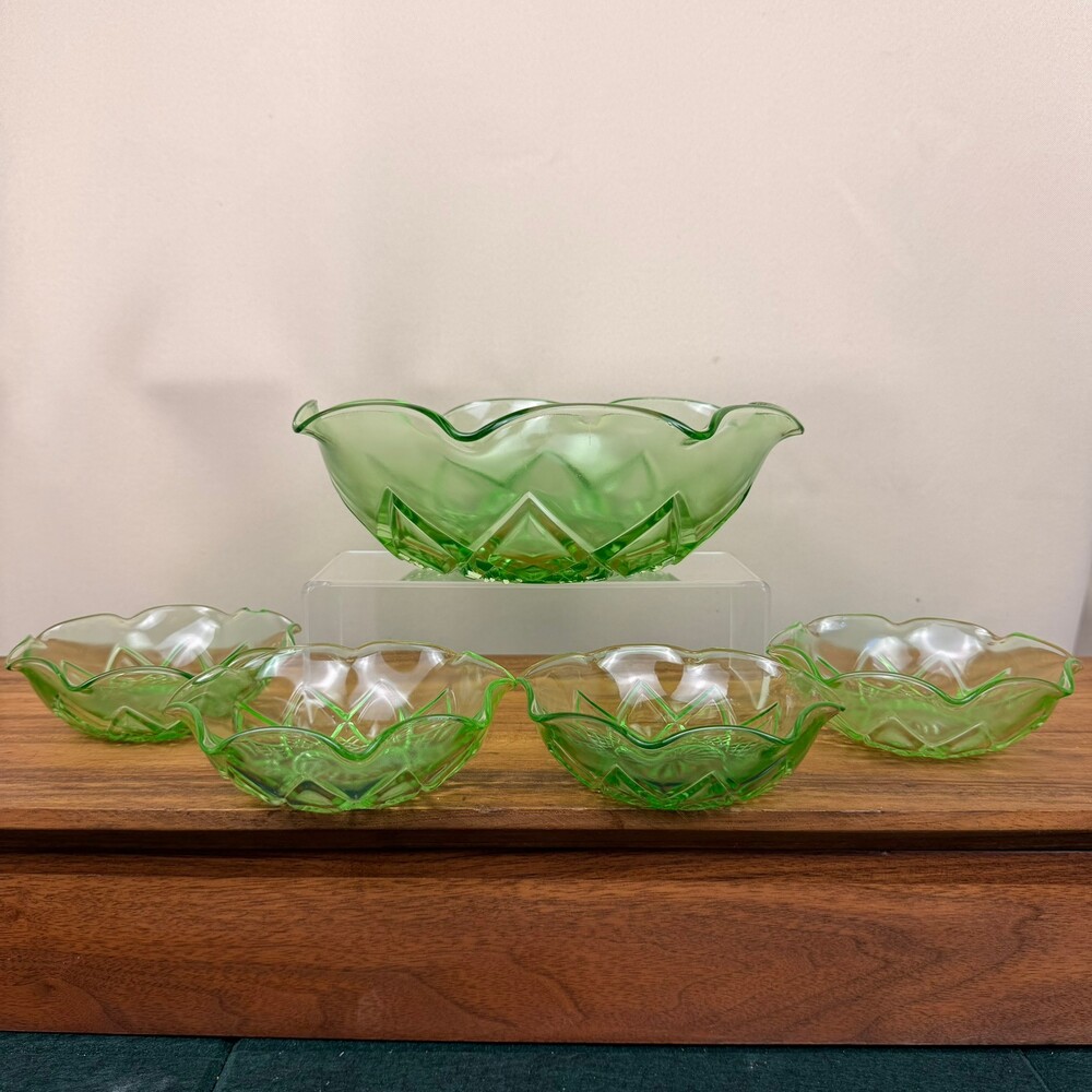 Vintage Hazel Atlas Diamond Arches Green Uranium Glass Berry Bowl 5 pc. Set